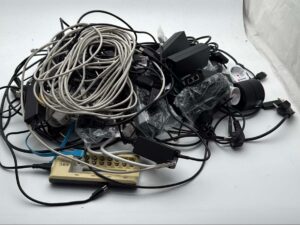 Konvolut Kabel und Netzteile