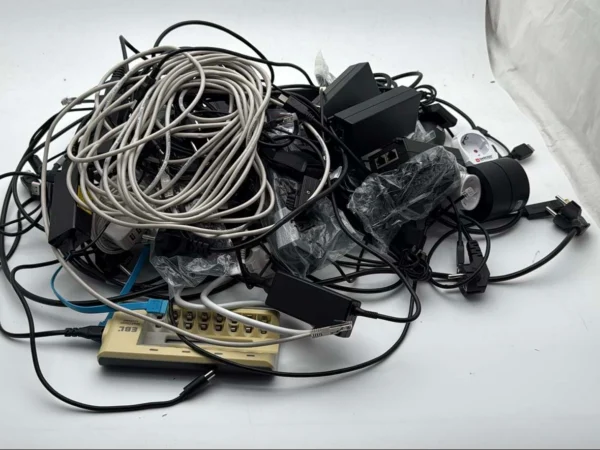 Konvolut Kabel und Netzteile