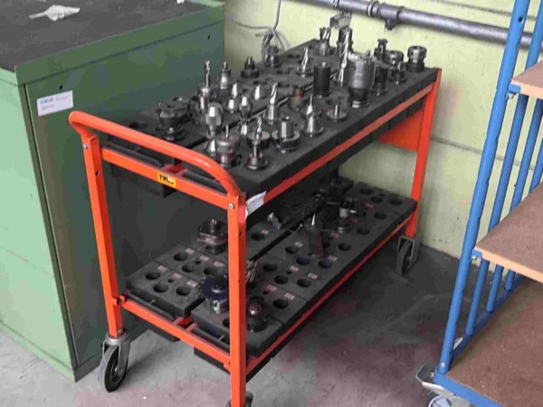 Werkzeugwagen mit SK40-Aufnahmen