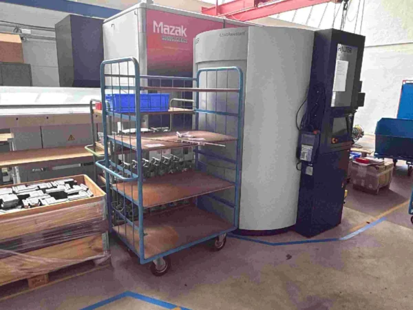 Paketwagen 4 Böden mit Gitterwand