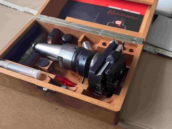 Ausdrehkopf mit Messuhr