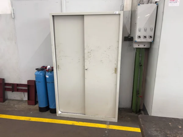 Werkstattschrank mit Schiebetüren