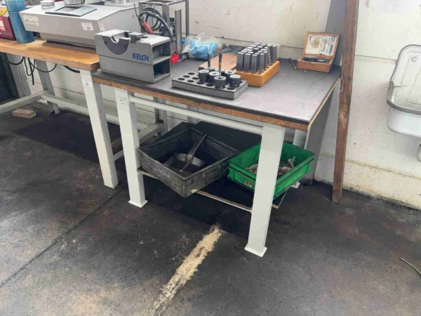 Werkbank mit KELCH Werkzeugmontagegerät