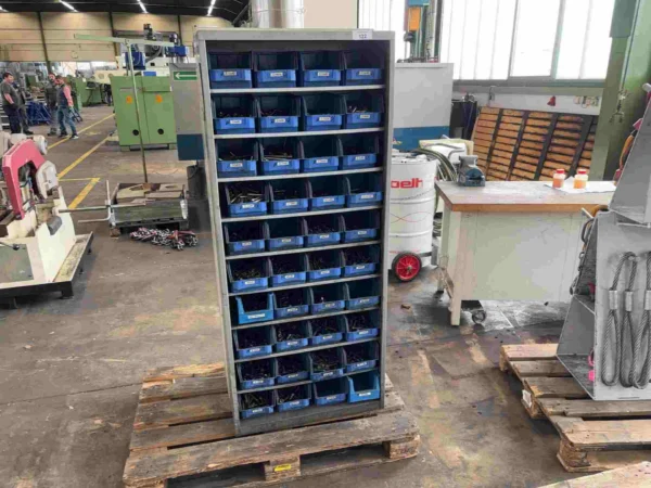 Sichtboxenregal, mit Inhalt