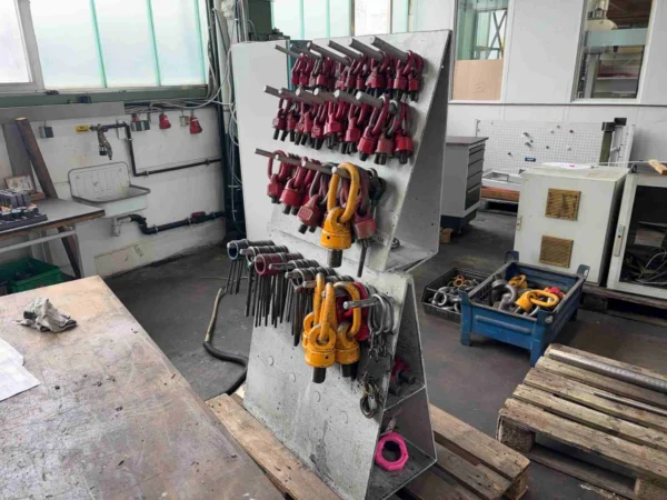 Posten Anschlagmittel auf Ständer