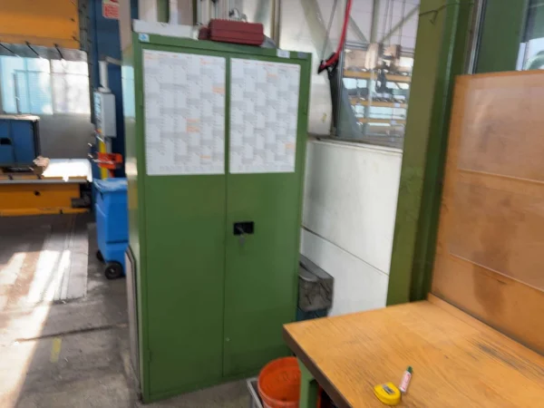 Werkstattschrank, mit Inhalt