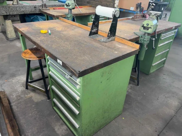 Werkbank, Metallunterbau mit Schubladenschrank, Holzplatte