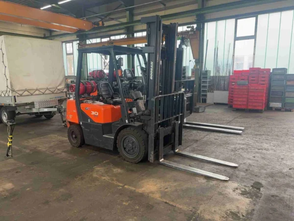 DOOSAN GX30 (G30G) Gasgabelstapler DOOSAN GX30, 3.000 kg