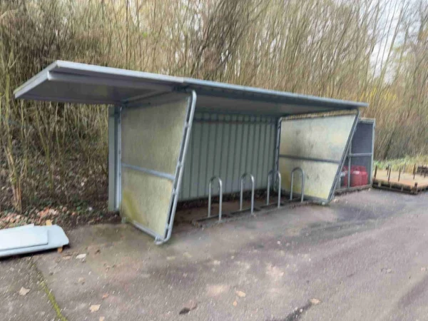 Fahrradunterstand mit Anlehnbügeln