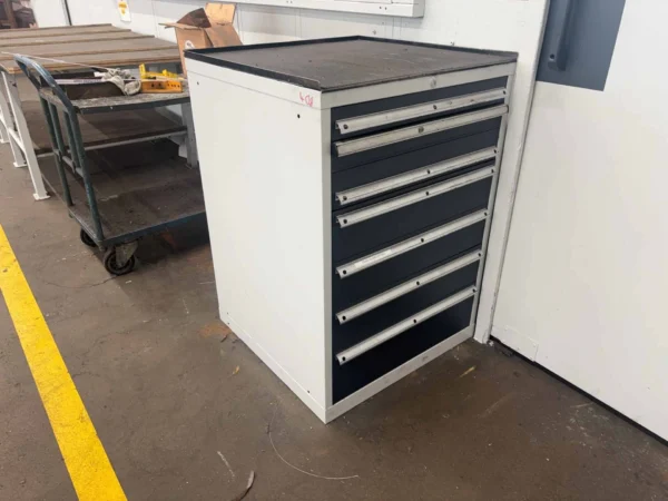 Schubladenschrank, mit Inhalt