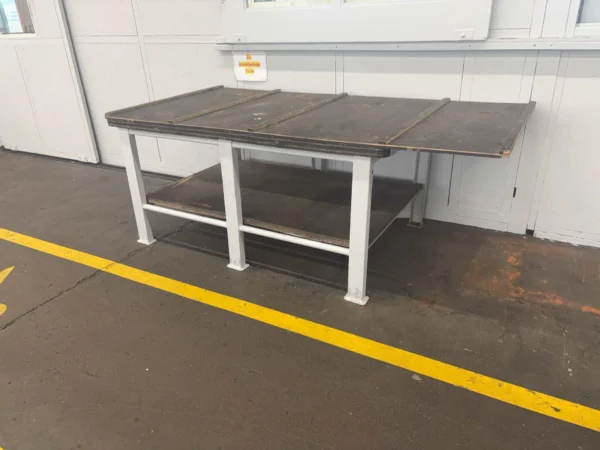 Schwere Werkbank mit Ablageboden