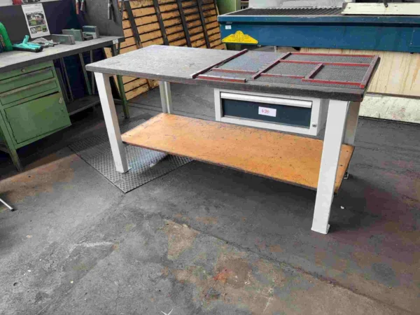 Werkbank mit Schublade und Magnetaufspannplatten