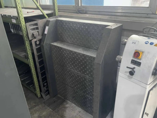 Aufspannwinkel aus Gusseisen mit Bohrungsraster