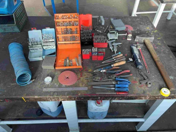 Konvolut Bohrer, Gewindebohrer und Schlagzahlen