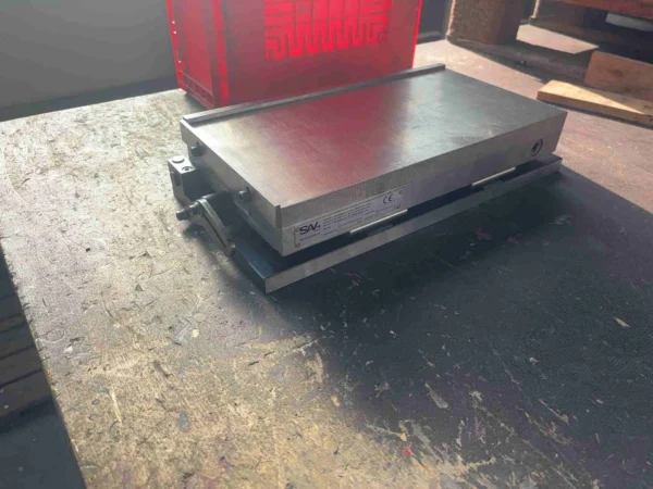 SAV 245.01-400 Permanentmagnet-Sinustisch SAV 245.01-400