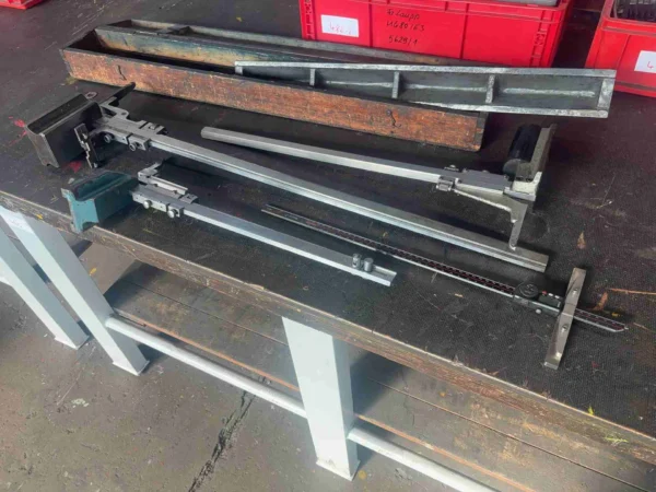 Konvolut Linearanschläge und Maschinenführungen