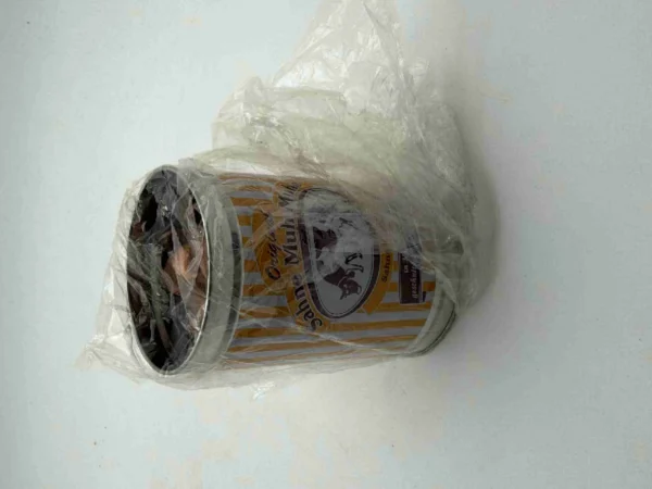 Blechdose mit Münzen
