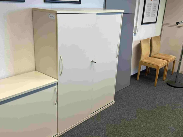 Sideboard, grau, als Schiebetürenschrank