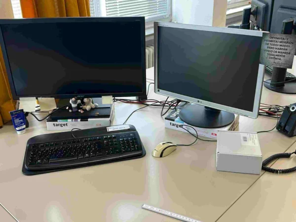 EDV-Arbeitsplatz mit 2 Monitoren LG und ACER, Tastatur und Maus