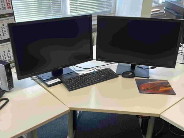 EDV-Arbeitsplatz mit 2 Monitoren ACER, Mini-PC HP, Tastatur und Maus
