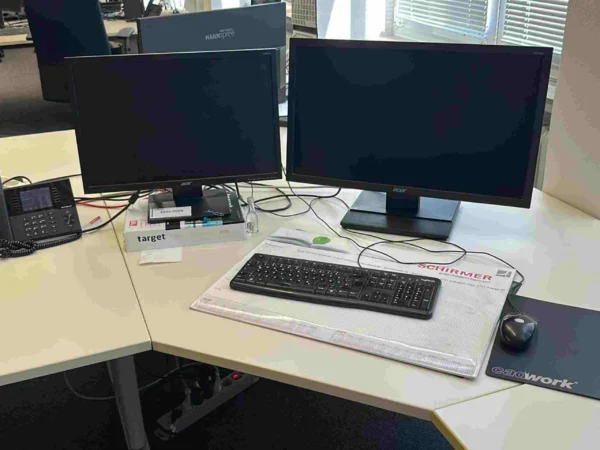 EDV-Arbeitsplatz mit 2 Monitoren ACER, Tastatur und Maus