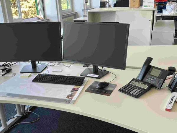 EDV-Arbeitsplatz mit 2 Monitoren DELL, Mini-PC, Tastatur und Maus