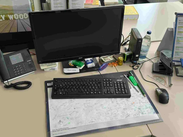EDV-Arbeitsplatz mit Monitor ACER, Mini-PC IGEL, Tastatur und Maus