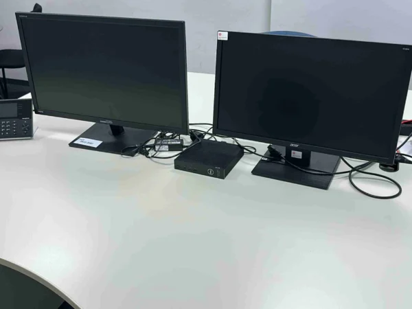 EDV-Arbeitsplatz mit 2 Monitore ACER und HANNSPREE