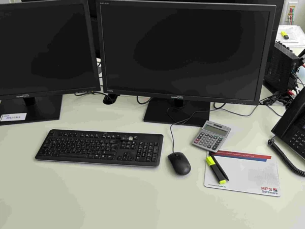 EDV-Arbeitsplatz mit 2 Monitore HANNSPREE, Mini-PC DELL, Tastatur, Maus
