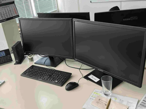 EDV-Arbeitsplatz mit 2 Monitore HANNSPREE, Mini-PC DELL, Tastatur, Maus