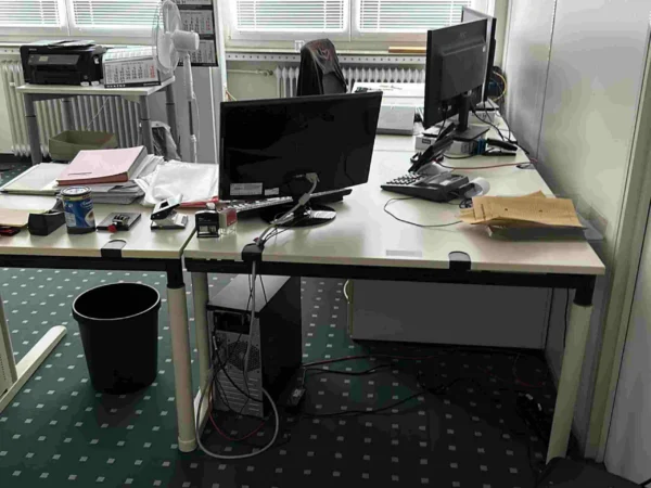Büroarbeitsplatz grau, 3 Schreibtische, höhenverstellbar, Rollcontainer, Standcontainer