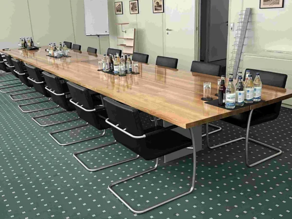 Design-Besprechungstisch, Holzplatte, 16 Freischwinger-Stühle
