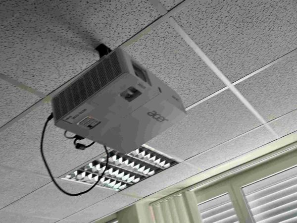 ACER Beamer, deckenmontiert