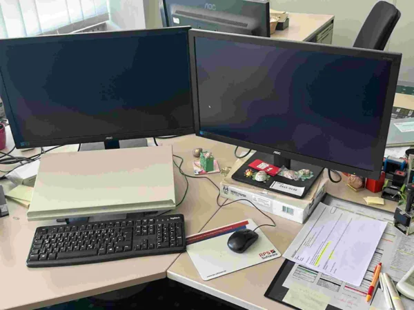 EDV-Arbeitsplatz mit 2 Monitore NOC, Mini-PC DELL, Tastatur, Maus