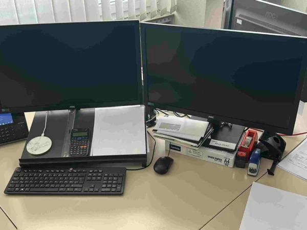 EDV-Arbeitsplatz mit 2 Monitore NOC, Mini-PC DELL, Tastatur, Maus