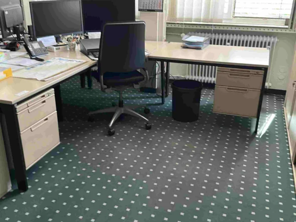 Büroarbeitsplatz beige als Winkelschreibtisch, Unterbau links und rechts