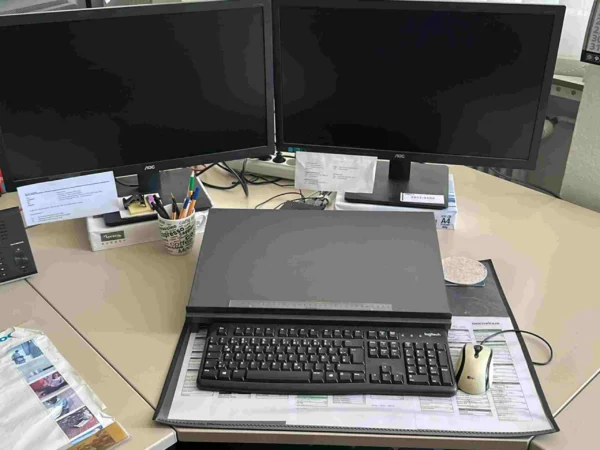 EDV-Arbeitsplatz mit 2 Monitore NOC, Mini-PC DELL Wyse 3040, Tastatur, Maus