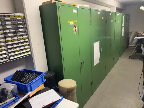 Hoffmann Flügeltürenschrank ohne Inhalt