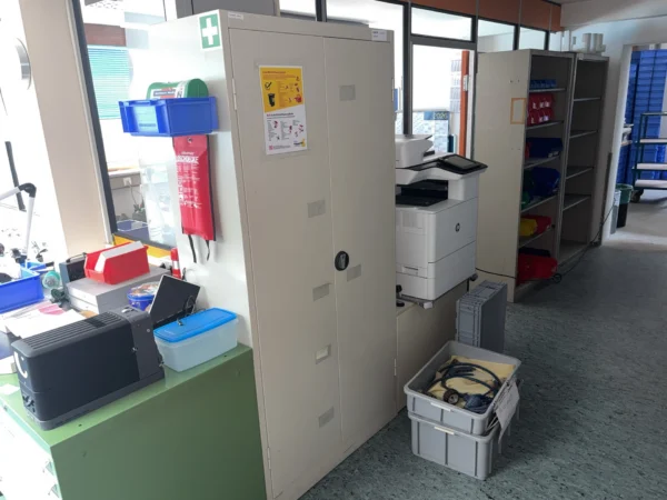 Flügeltürenschrank