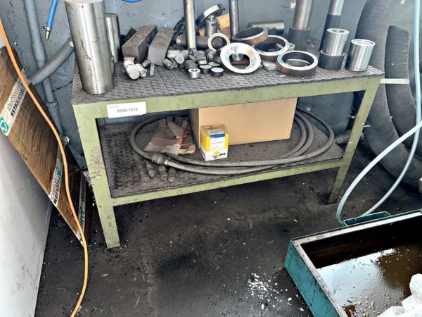 Werkstatttisch, ohne Inhalt