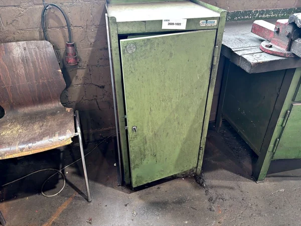 Werkzeugschrank, mit Inhalt