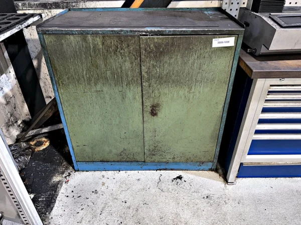Werkstattschrank, mit Inhalt