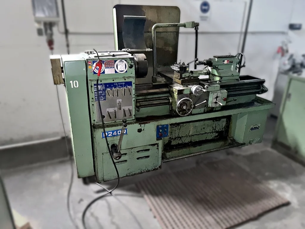AMC P240R Leit- und Zugspindeldrehmaschine