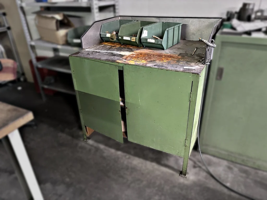 Werkbank mit Unterschrank ohne Inhalt
