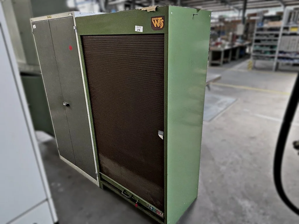 Werkzeugschrank mit Inhalt