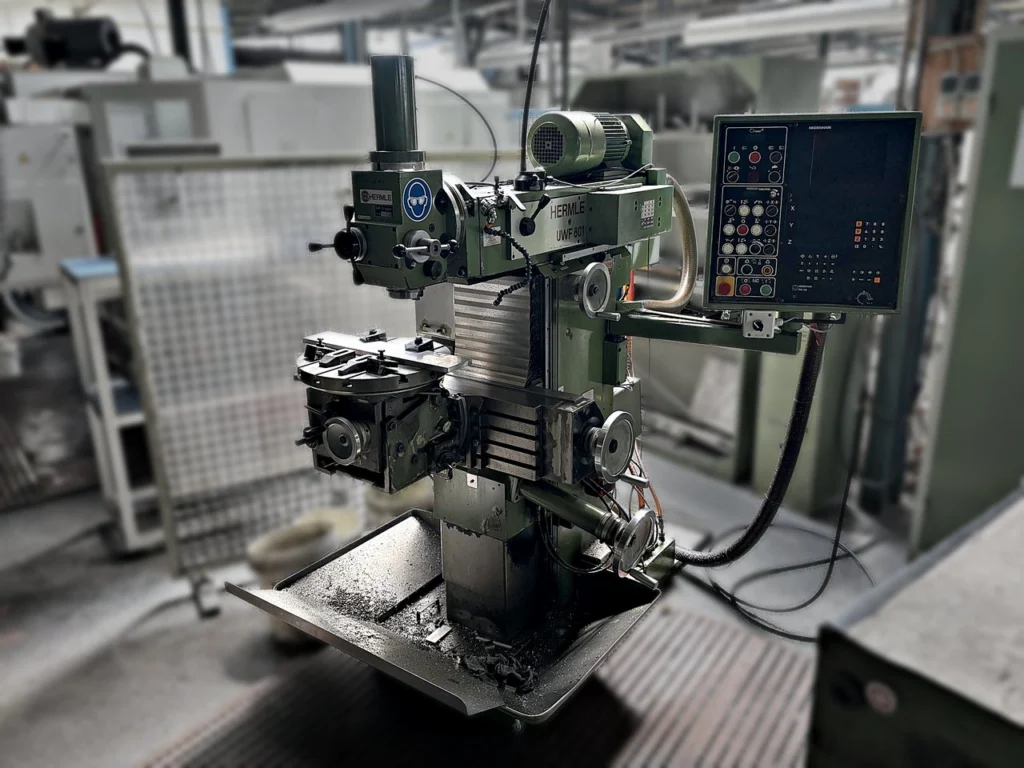HERMLE UWF 801 Universal-Werkzeugfräsmaschine