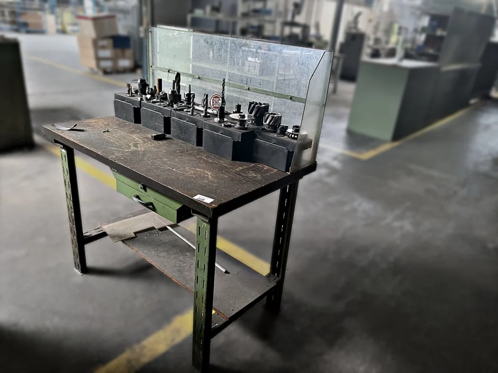 Werkbank ohne Inhalt