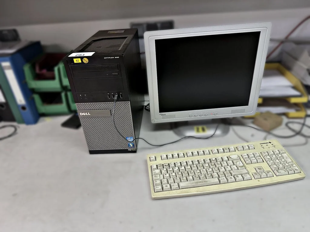 Dell OptiPlex 990 PC mit Monitor