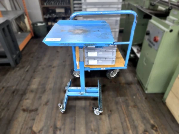 Fahrbarer Materialständer, höhenverstellbar