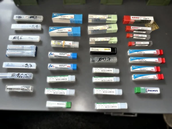 Posten VHM-Fräser und Bohrer